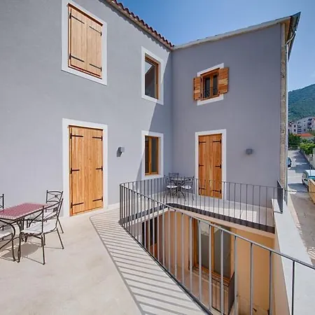 Apartments Villa Glorija Komiza Exterior photo